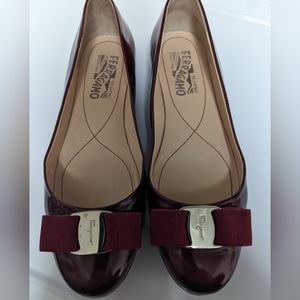 Ferragamo Flats sz 7